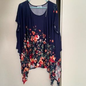 SS top 2X . Flowy silhouette. Gently worn. Great condition.